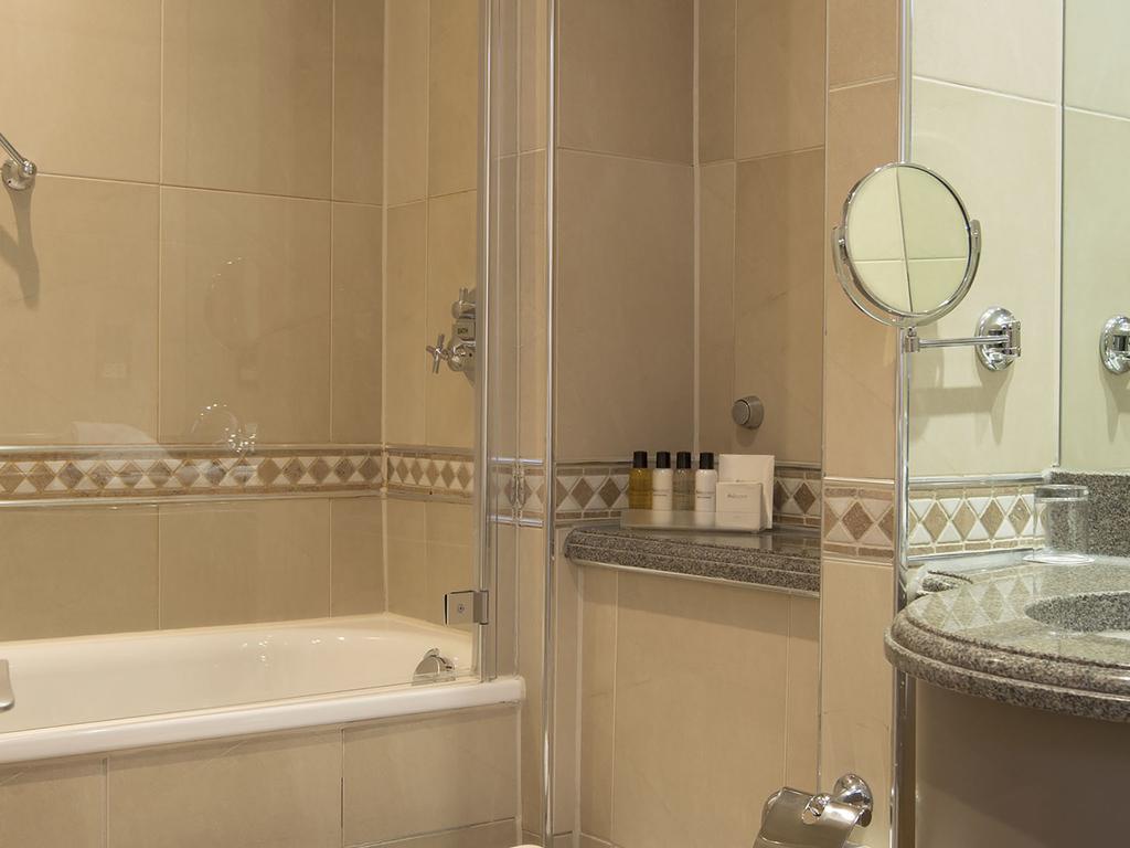 Nutfield Priory & Hotel Redhill (Surrey)