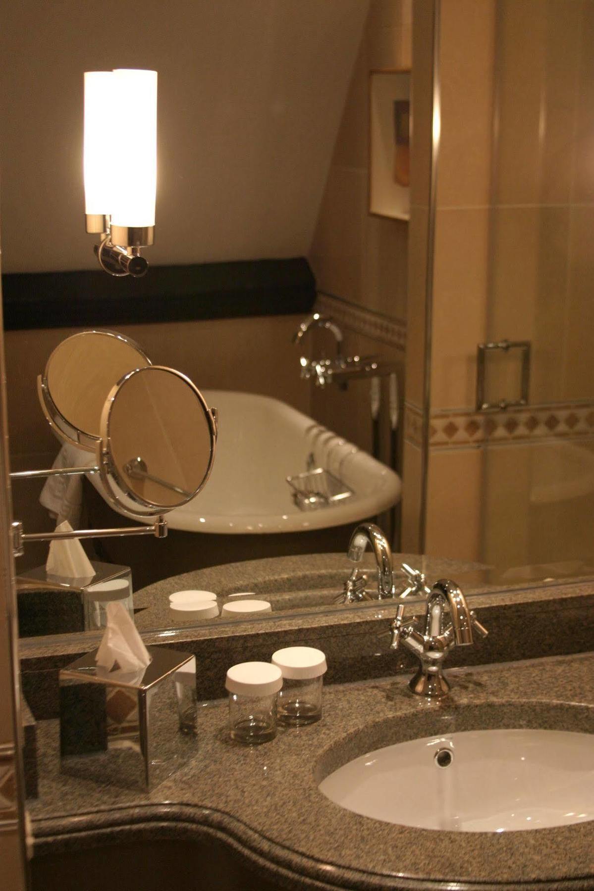 Hotel Nutfield Priory & 4*