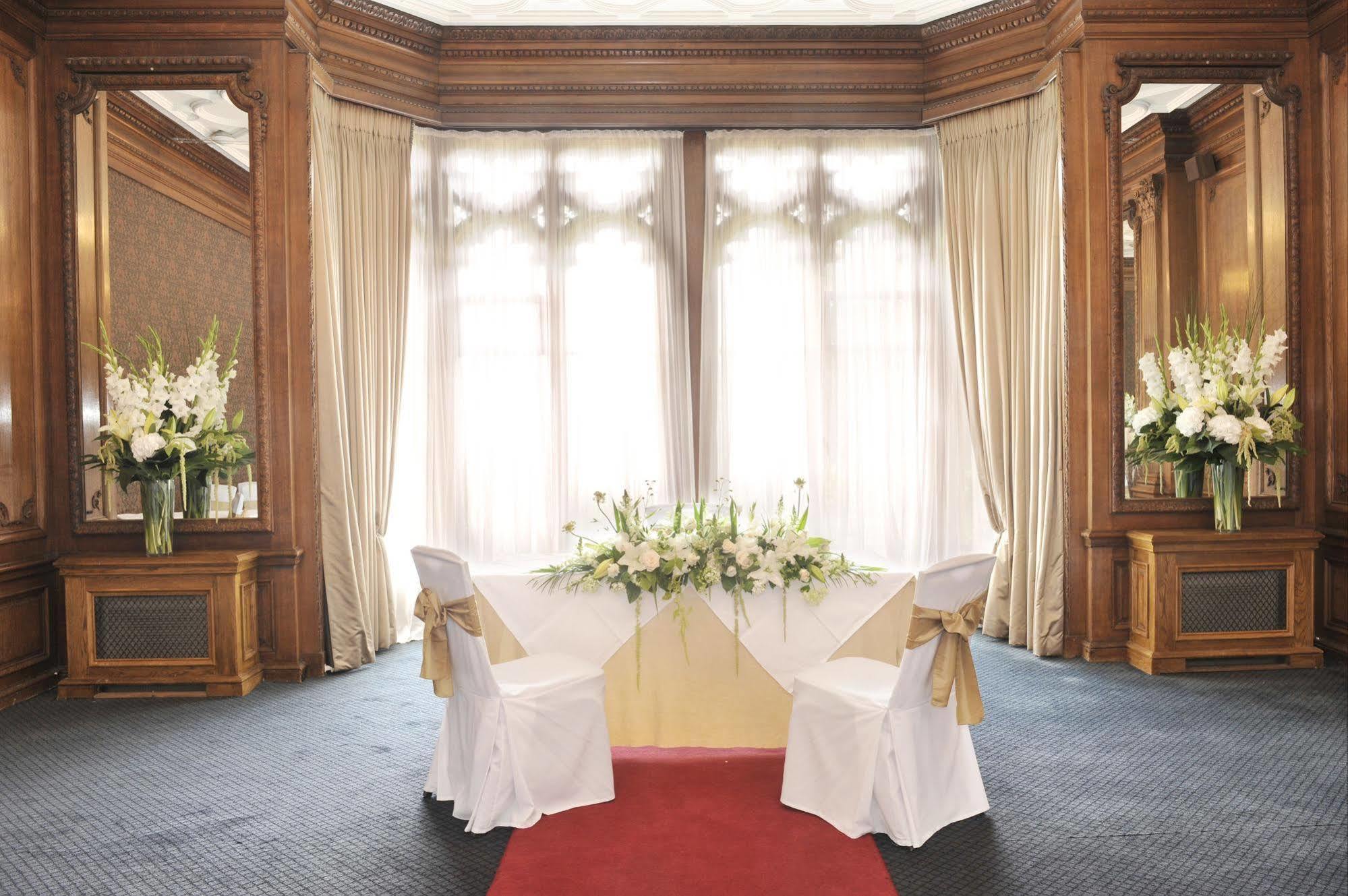 Nutfield Priory & 4* Redhill (Surrey)