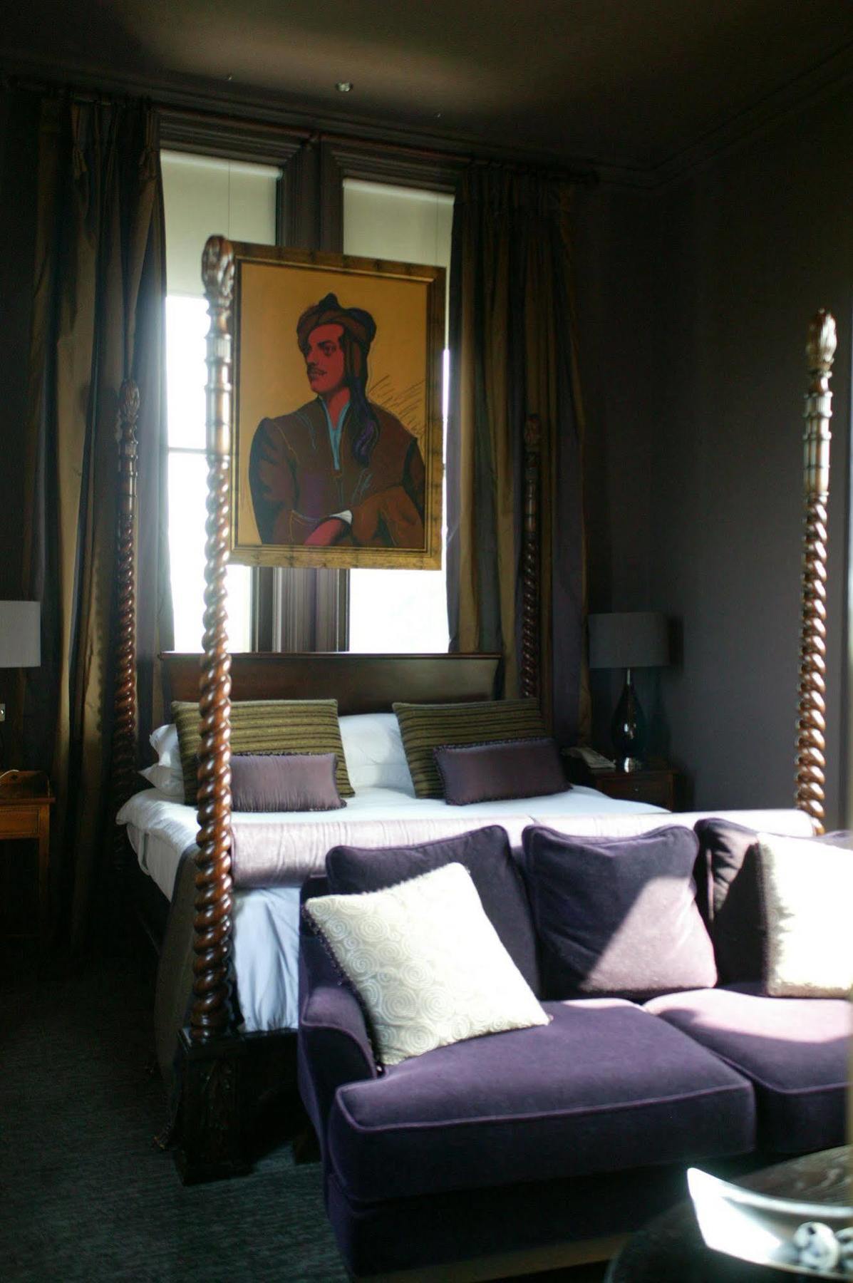 Nutfield Priory & 4* Redhill (Surrey)