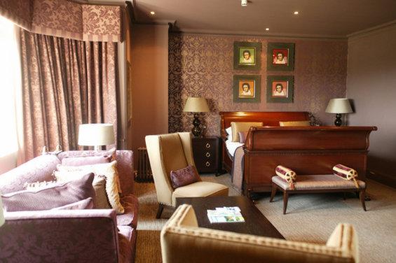 Nutfield Priory & 4* Redhill (Surrey)